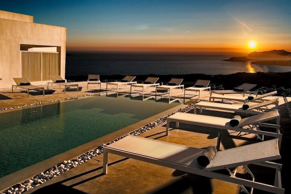 Отель May Seven Suites (Adults Only) 3*